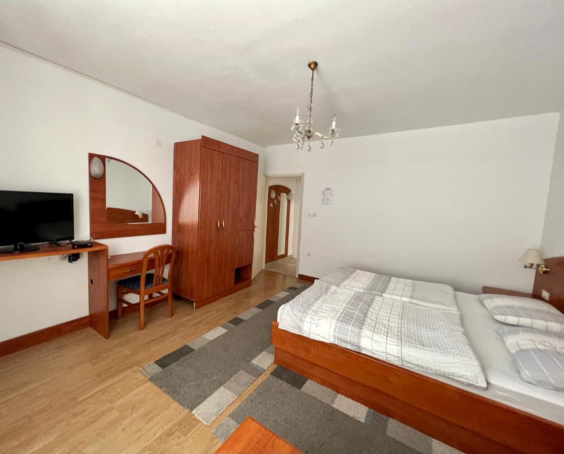 Apartments Matusan Palit Esterno foto